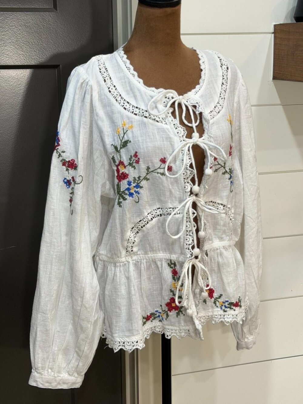 Jennifer & Grace Boho Embroidered Tie‑Front Top –100% Cotton  Sz L Excellent